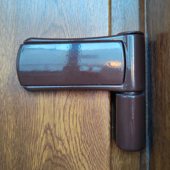 Фото: Петля 3 D дверная на ПВХ-125 кг. коричневая 8017